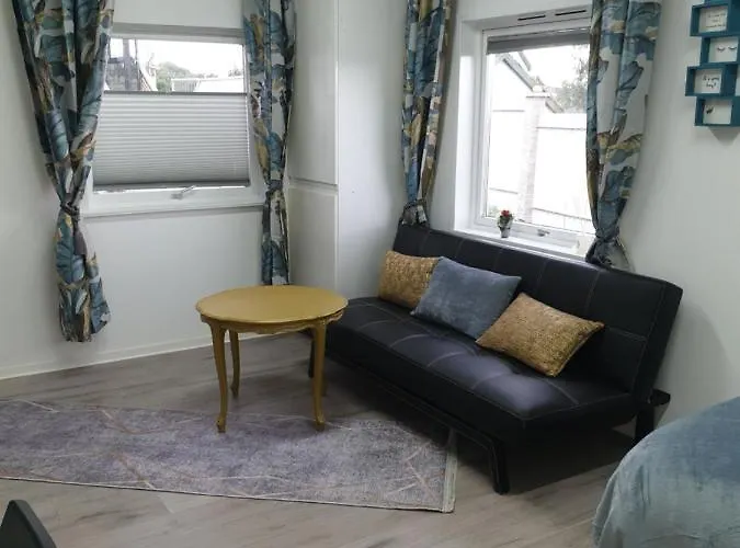 Comfortable Apartment, 10Min Airport