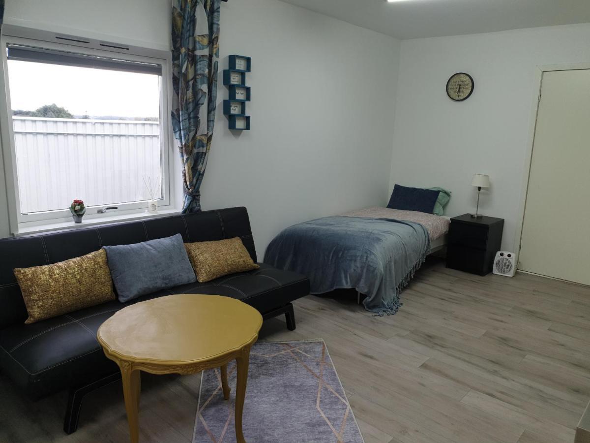 Comfortable Apartment, 10min Airport Leilighet *
